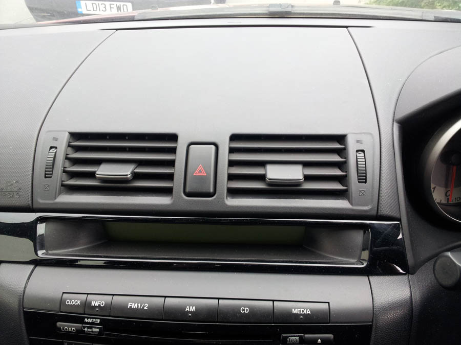 Mazda 3 Takara centre-air-vent